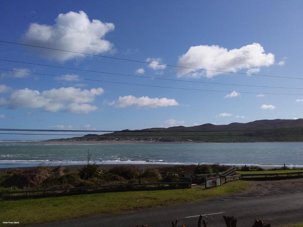 Villa Karoro The Beach Front Bach With Views To Die For! Raglan Exterior foto