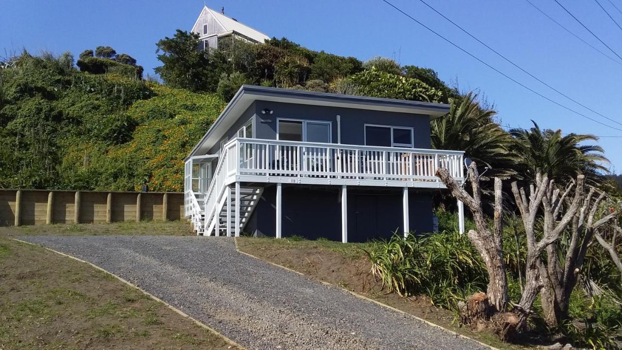 Villa Karoro The Beach Front Bach With Views To Die For! Raglan Exterior foto